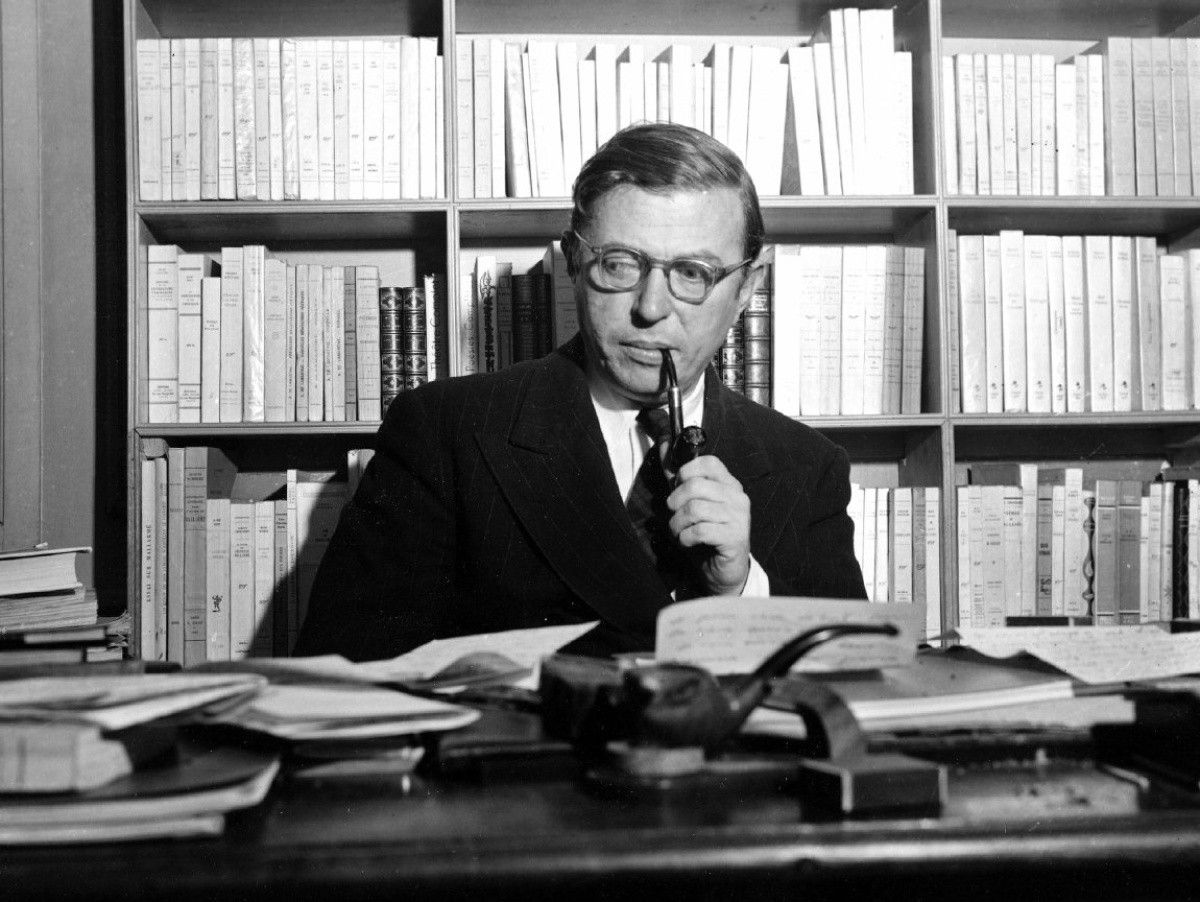 1200_1477147936sartre_inoffice