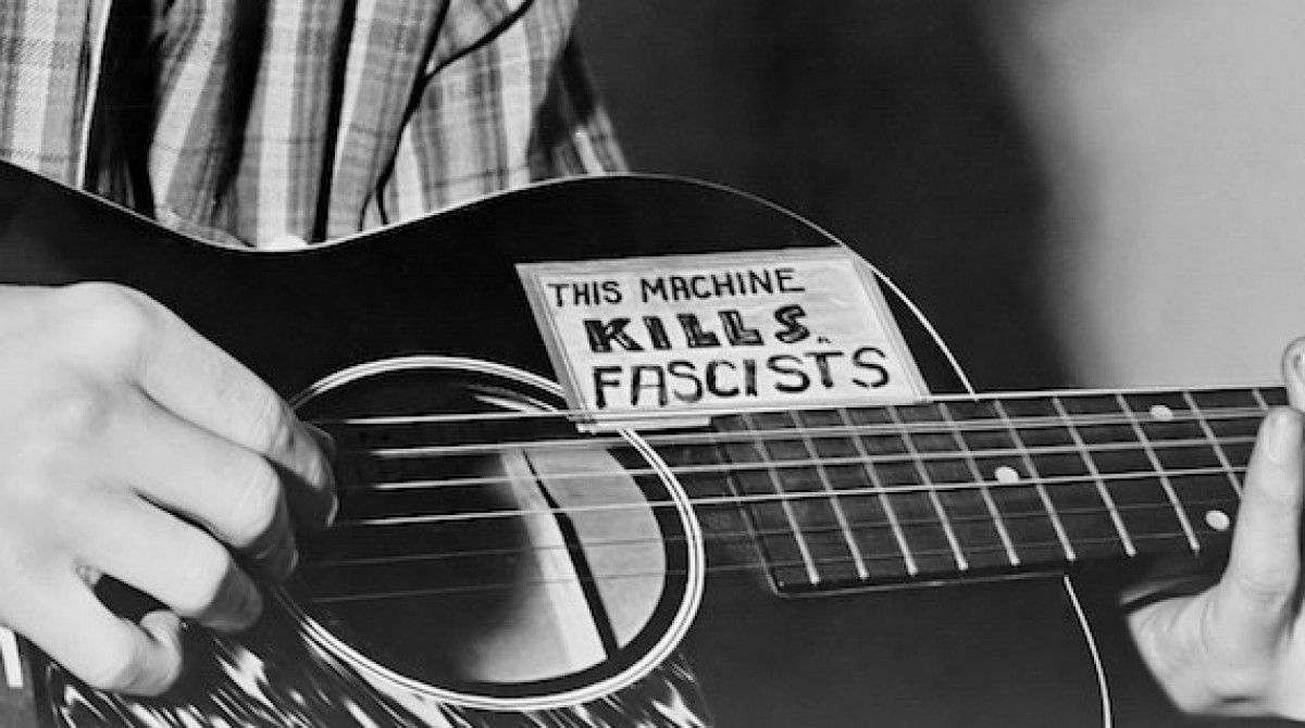 1200_15281996022560px-Woody_Guthrie