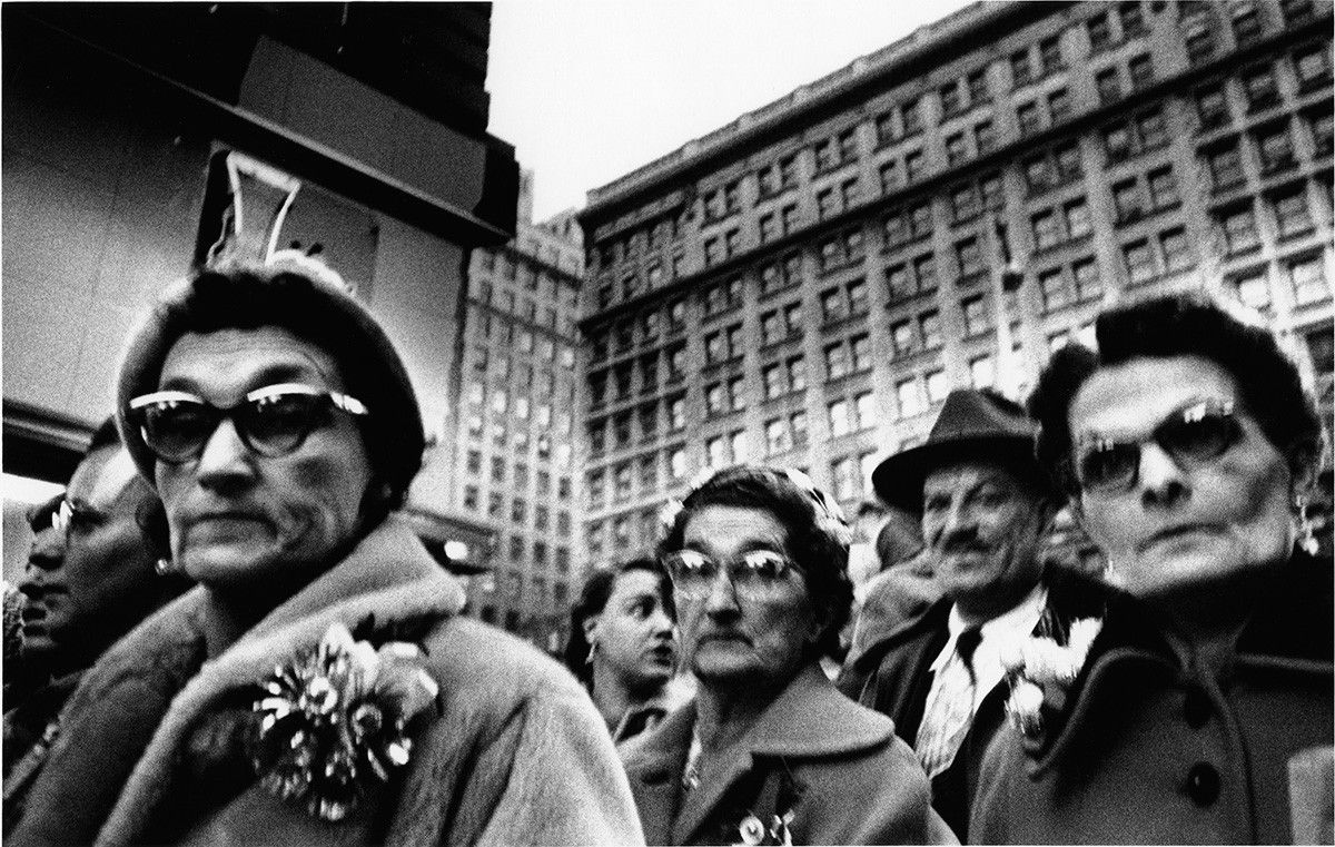 1200_16016248971200_1583918871Compres_nadalenques_davant_de_Macys_Nova_York_1954__William_Klein_20201