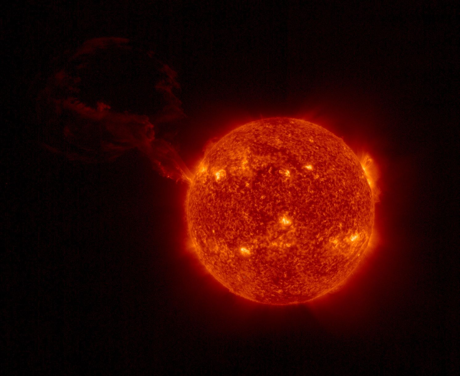 https___prensa.fundacionlacaixa.org_wp-content_uploads_2022_03_Erupcion-solar-gigantesca-Credito-Solar-Orbiter-ESA