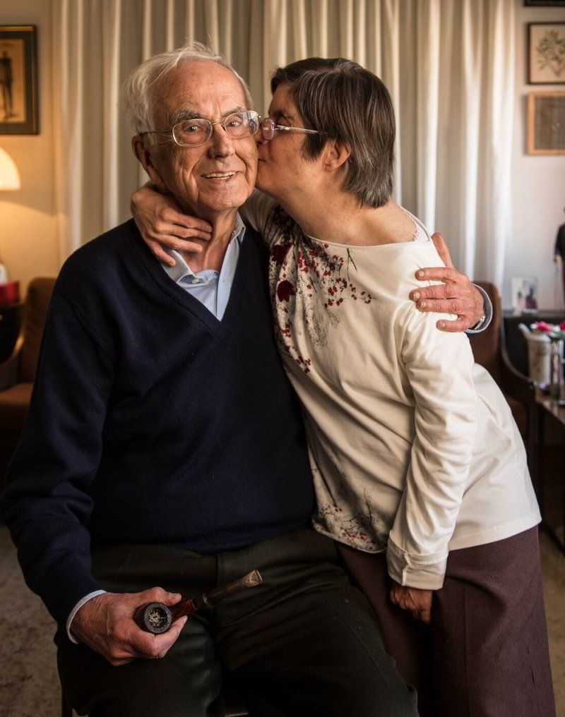 "Potser els discapacitats som nosaltres". A la foto: Josep Maria Espinàs i la seva filla Olga