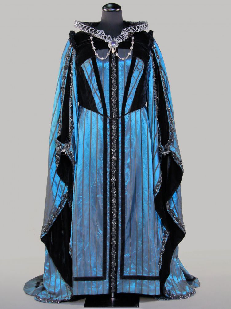 Vestit de Montserrat Caballé per a Elisabetta de Valois a “Don Carlo” (general i detall). 1984. 