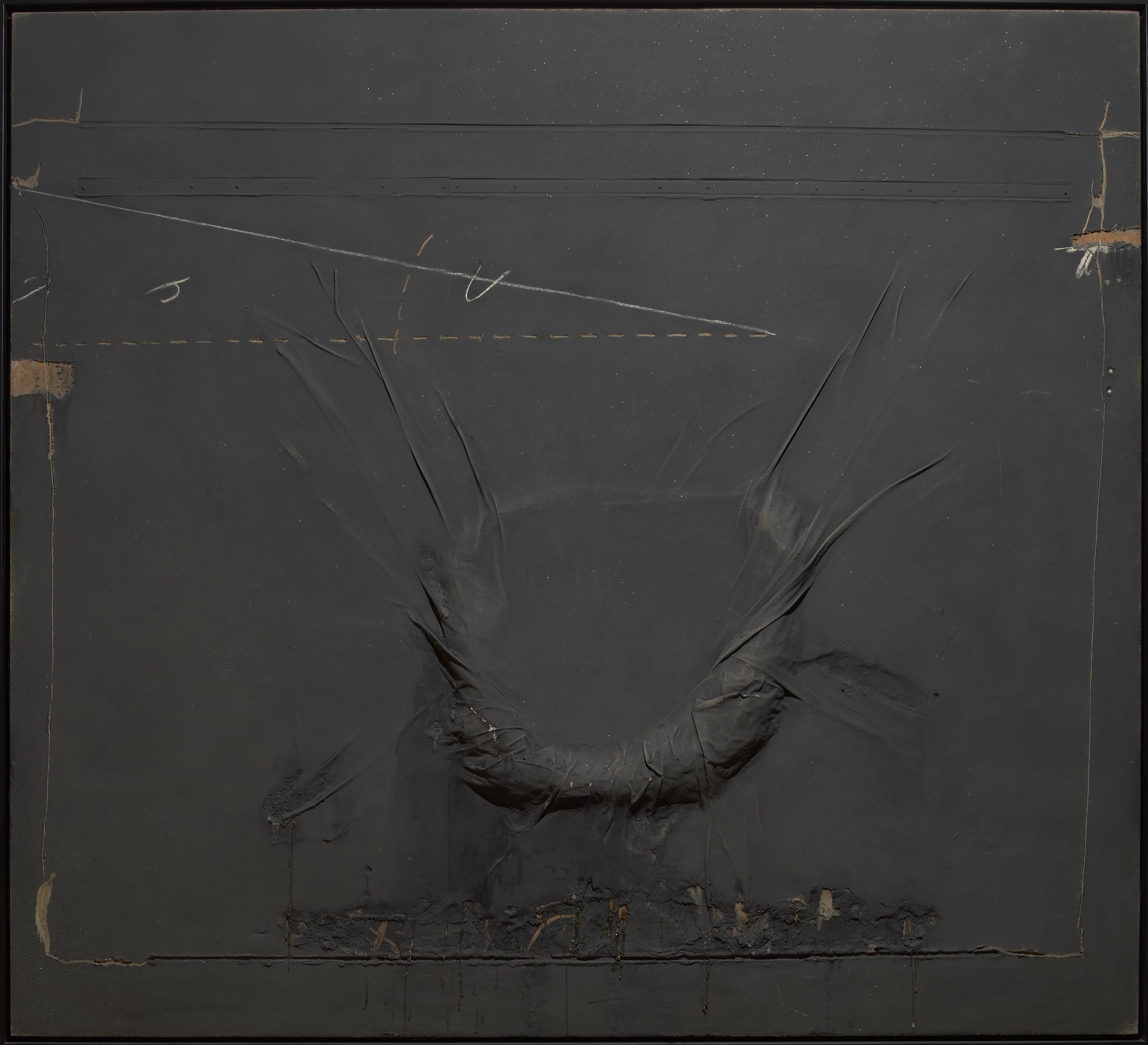 Antoni Tàpies. Gran Relleu Negre, 1973. Meadows Museum, SMU, Dallas. © Comissió Tàpies / VEGAP, 2024.