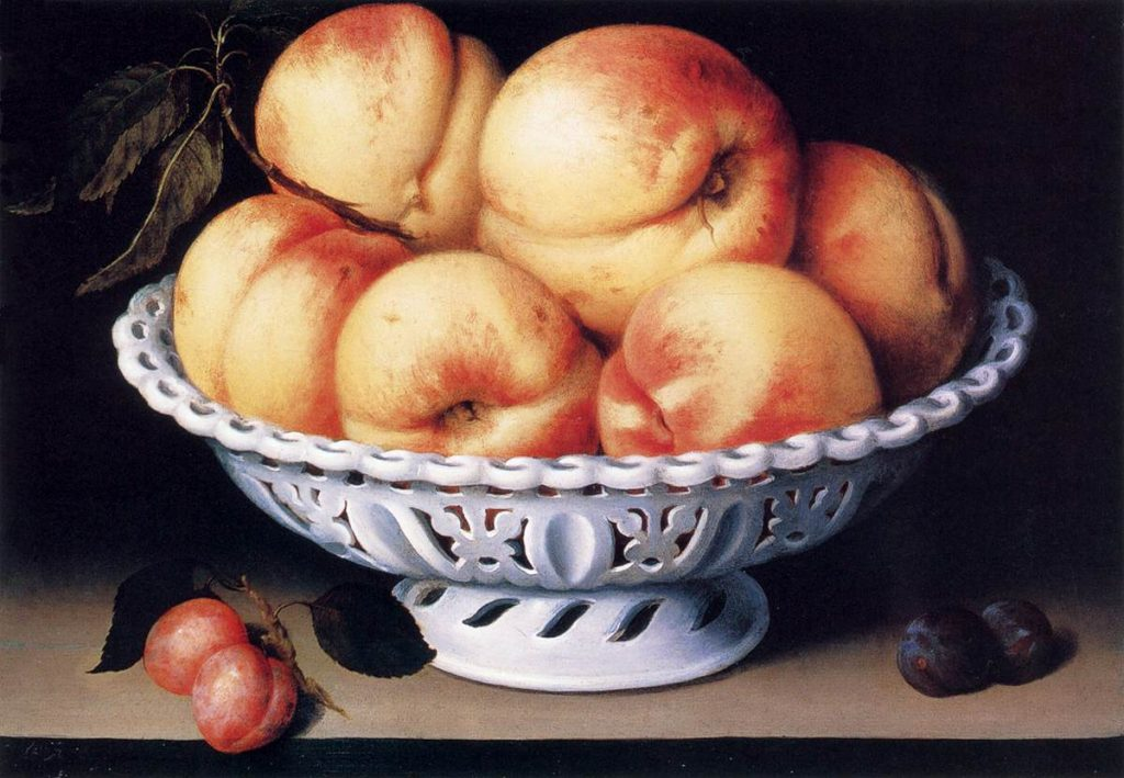 Bol de ceràmica blanca amb préssecs i prunes vermelles i blaves, 1610