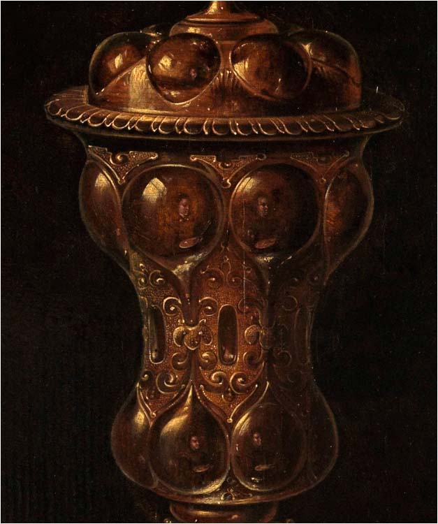 Detall de Clara Peeters en una copa d'or