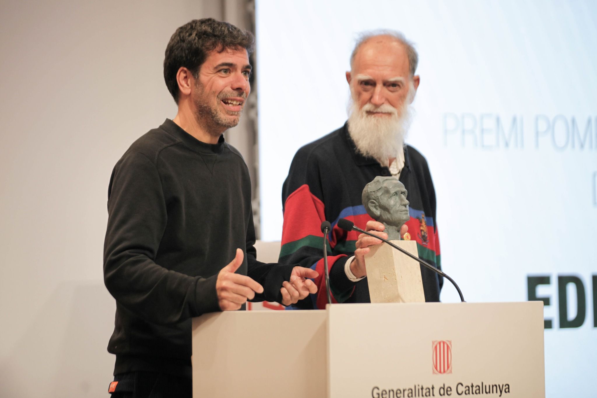 Joan Escrivà Avinyó recull el Premi Pompeu Fabra 2024 per a la revista Camacuc