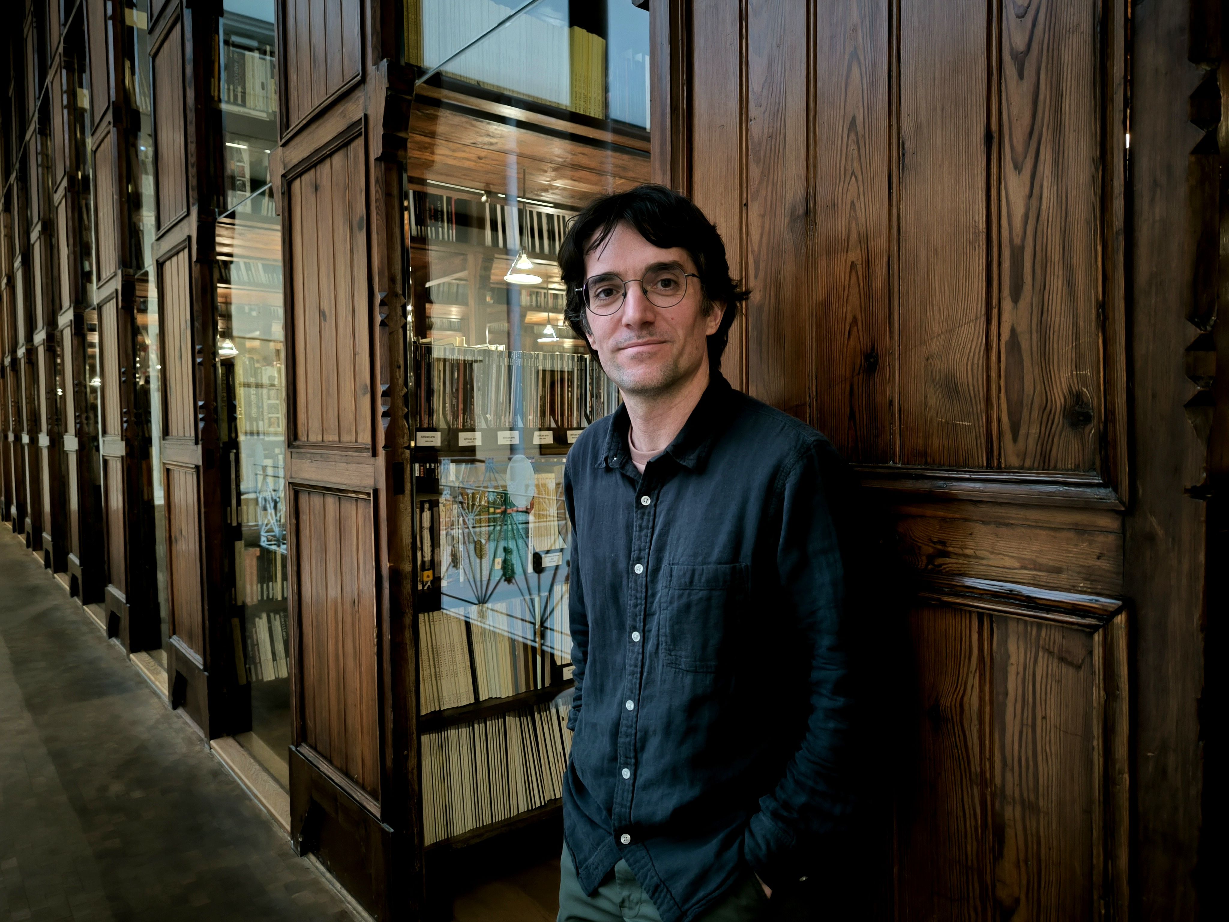 Raül Garrigasait a la biblioteca del Museu Tàpies. Foto: Gemma Ventura